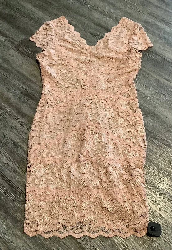 Dress Casual Short By Badgley Mischka  Size: M